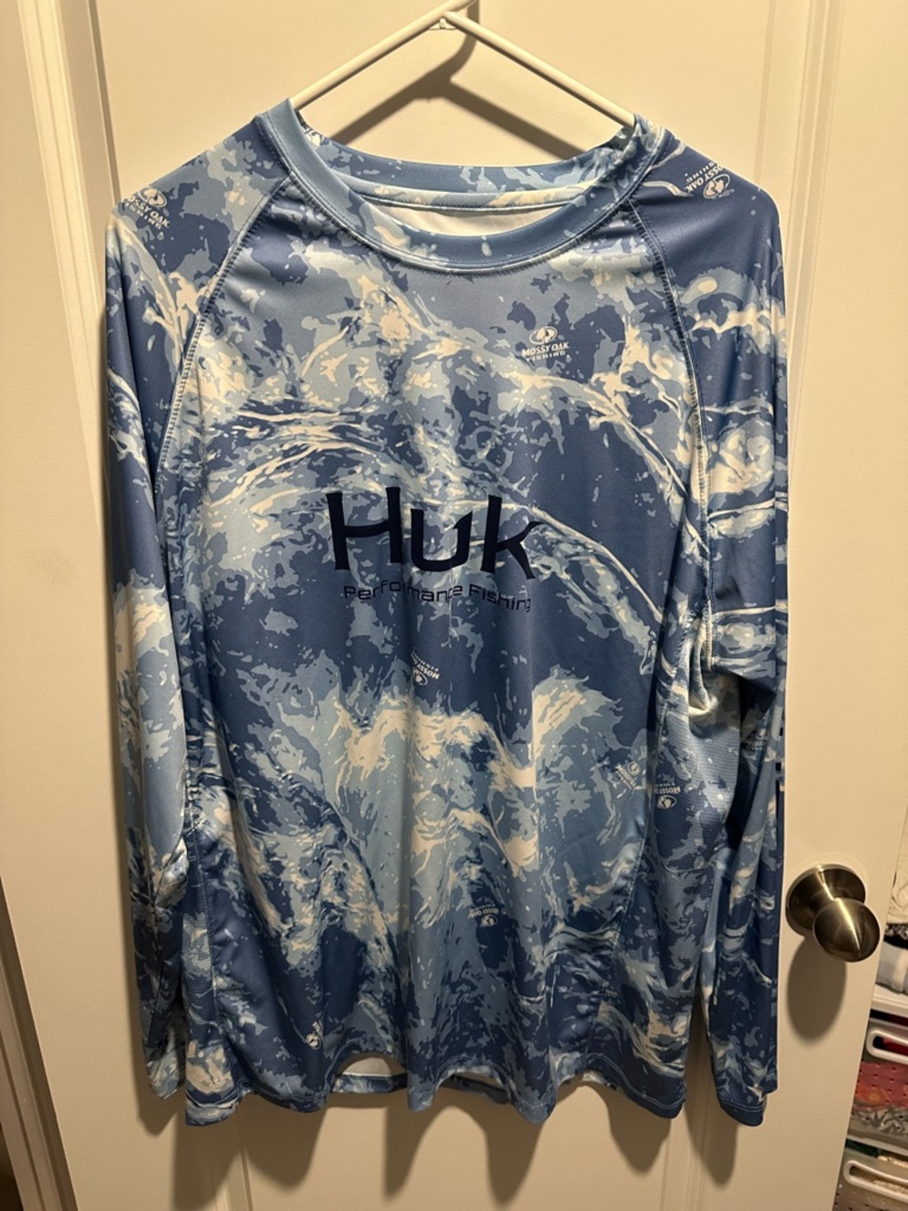 Huk Long Sleeve Performance Fishing Tee in Light Blue and White